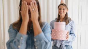 Як гарно привітати подругу з днем народження