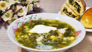 Як варити зелений борщ зі щавлем: секрети смачної весняної страви