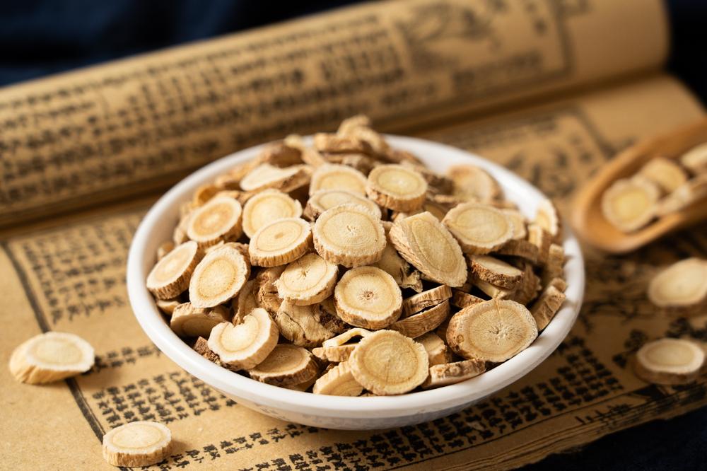 астрагал-користь-і-шкода