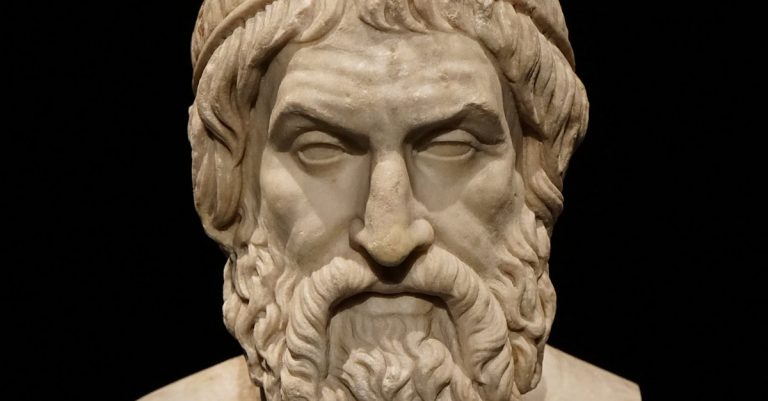 тіртей-біографія