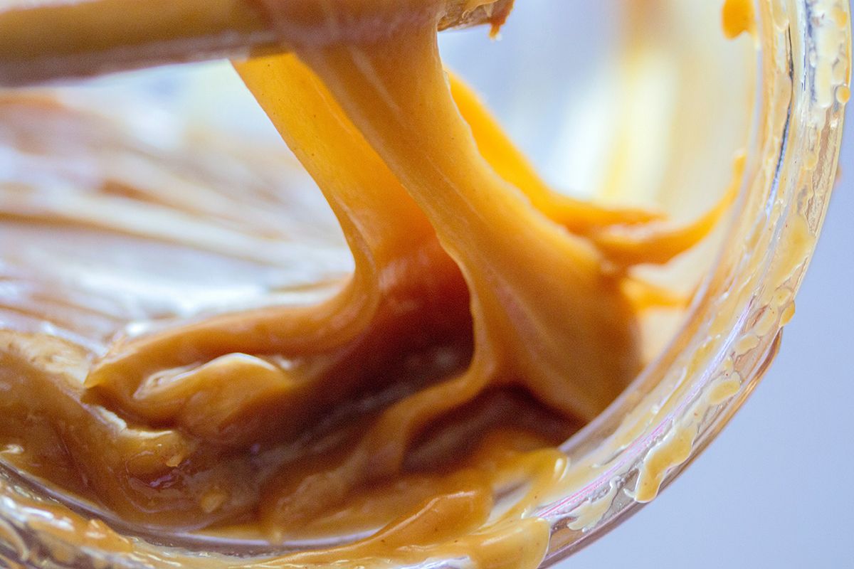 як-зробити-карамель-з-цукру-і-води