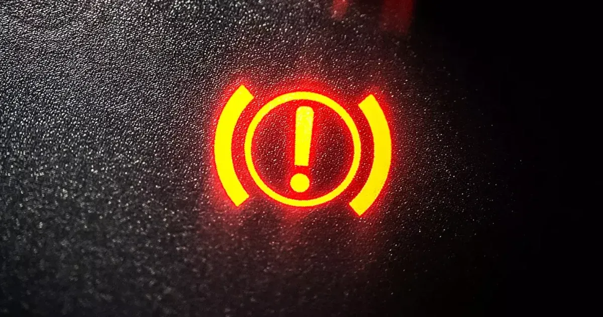 червоний знак оклику в машині