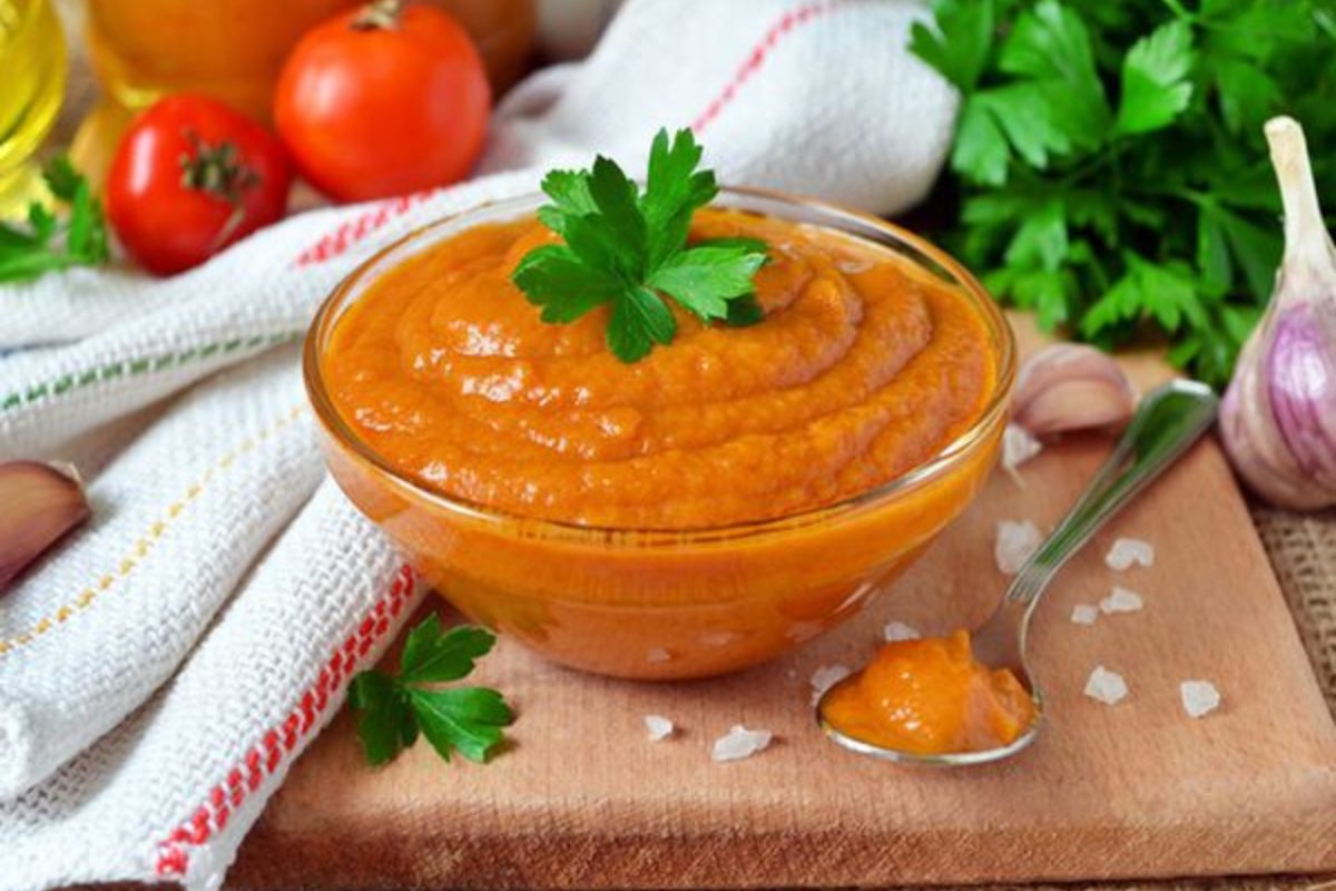 кабачкова ікра з помідорами
