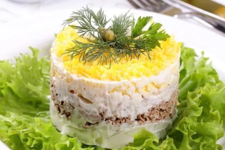 салат королівський'' з куркою
