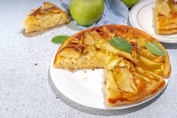 шарлотка на сковороді