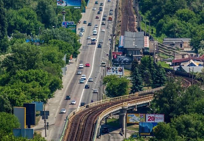яка найдовша вулиця в Україні