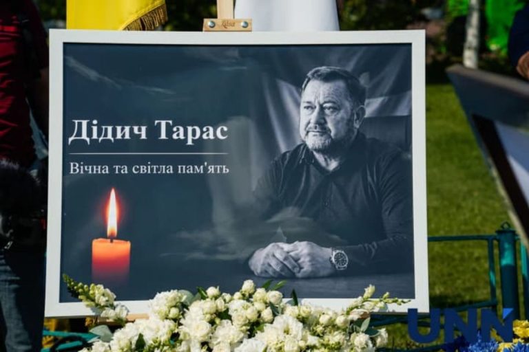 У Дмитрівці прощаються з головою громади Тарасом Дідичем