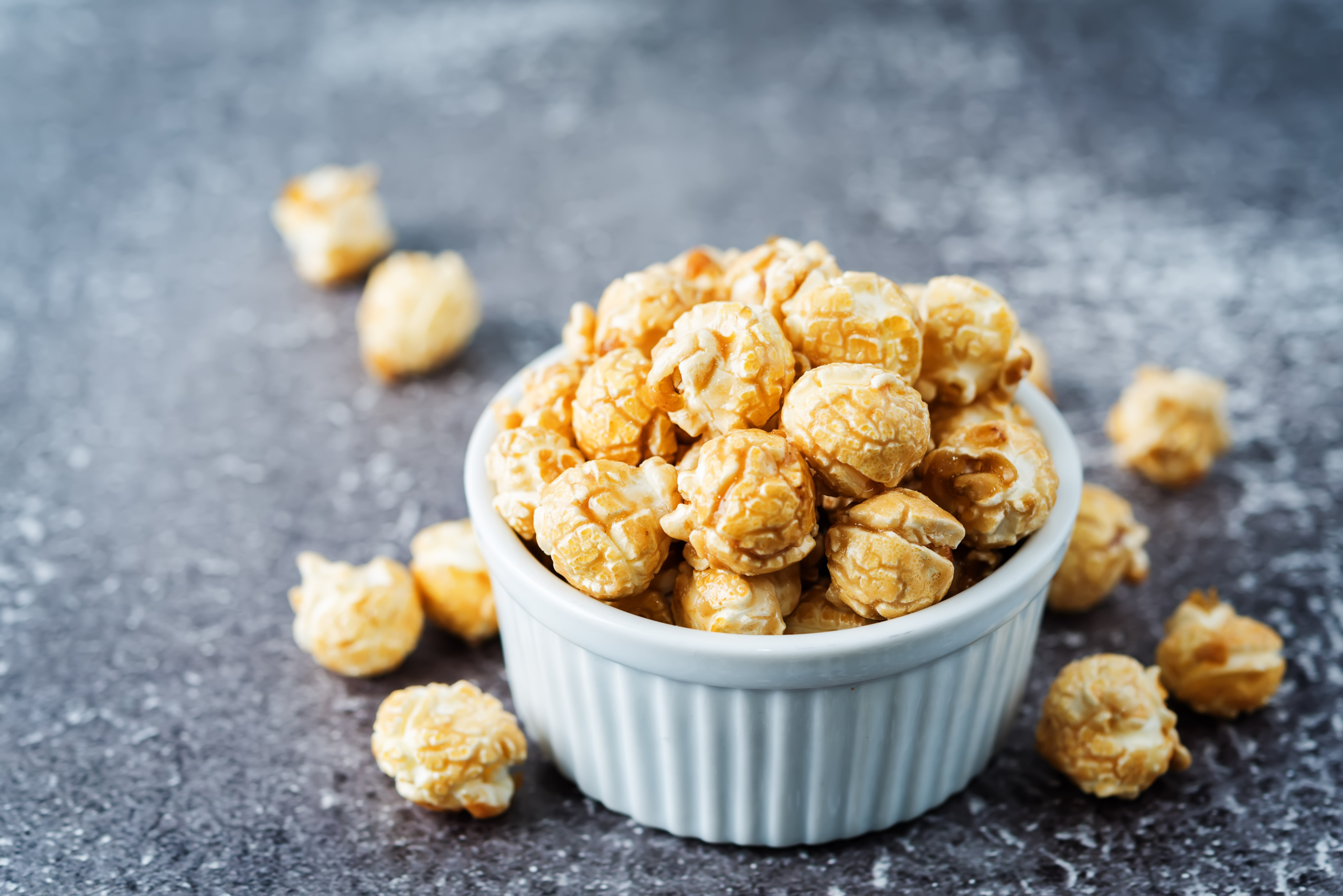 Caramel,Sweet,Popcorn,In,A,White,Bowl.,Toning.,Selective,Focus