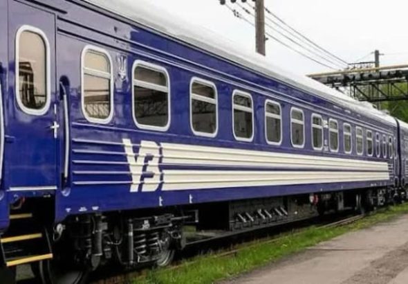 Через російські обстріли низка поїздів затримується, окремі рейси відхилилися від графіка майже на 12 годин