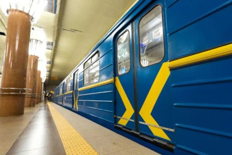 Київське метро змінило графік зеленої гілки у години пік