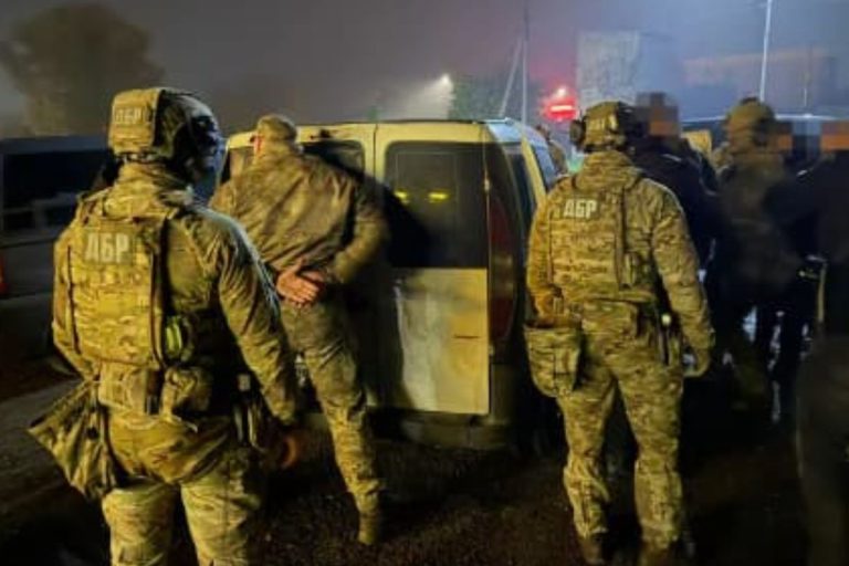 На Буковині затримали п’ятьох працівників ТЦК - їх підозрюють у викраденні людей, катуванні та хабарництві