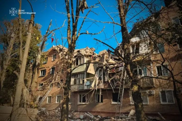 російська армія подарувала путіну знищення будинку в Прилуках, атакувала енергетику - Зеленський про обстріл рф
