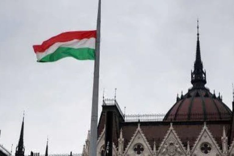 росія депортує угорських дипломатів Будапешт не став мовчати на дії москви