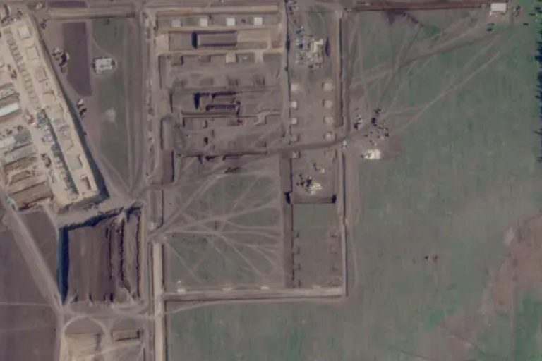 росія майже завершила будівництво нової бази для запуску реактивних дронів - Reuters