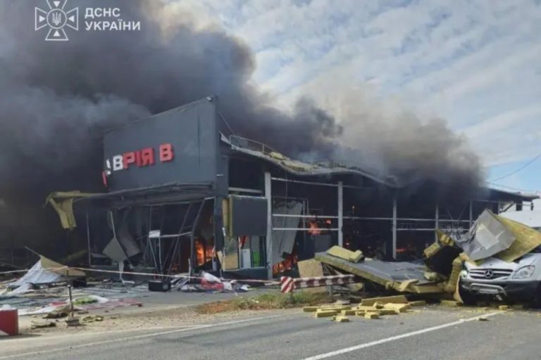 росія вдарила реактивним шахедом по звичайному магазину на Одещині троє постраждалих