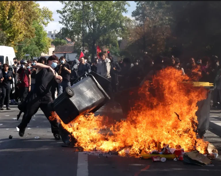 У Франції через студентські протести закрили понад 500 шкіл - The Independent