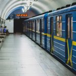 У Києві зупинялися поїзди на всіх гілках метро у метрополітені пояснили причину