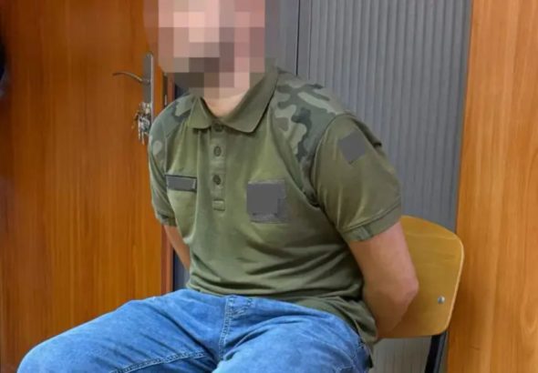 У Польщі чоловік напав з ножем на двох українців в автобусі через їхню національність