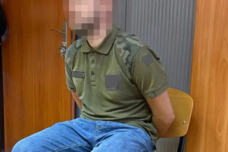 У Польщі чоловік напав з ножем на двох українців в автобусі через їхню національність