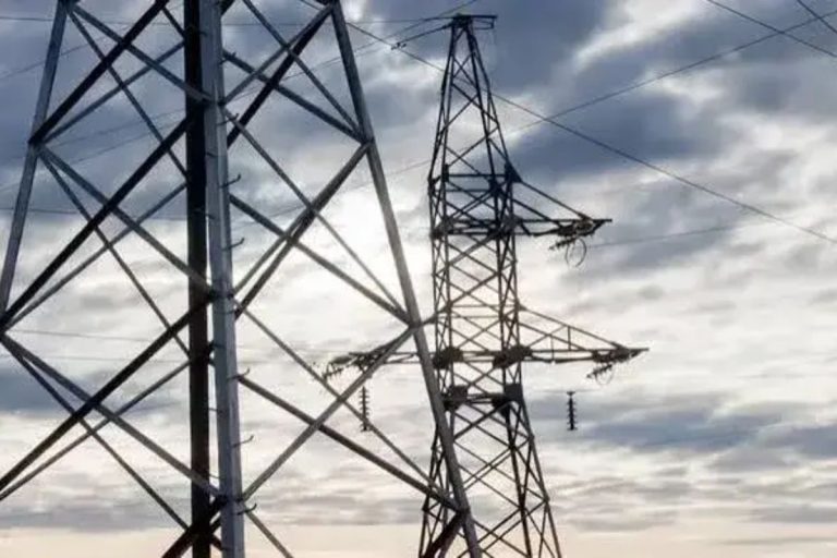 У п’яти областях України через обстріли рф є проблеми з електропостачанням