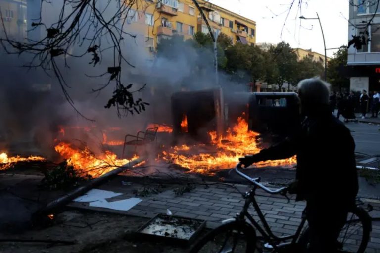 В Албанії третій день палають протести через проєкт зятя Трампа відомо про десятки постраждалих і затриманих